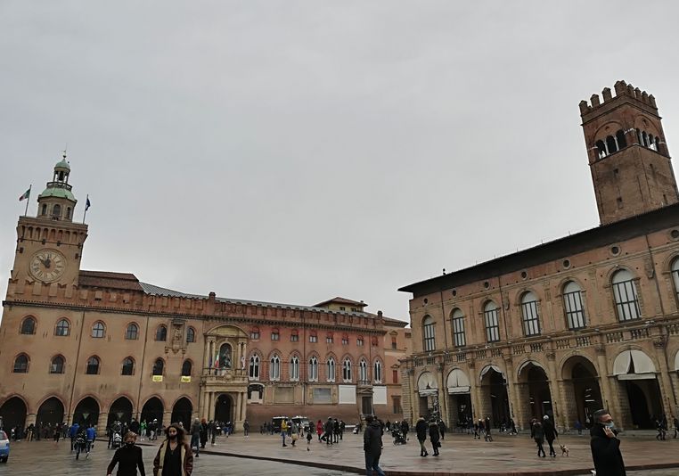 piazza maggiore bologna